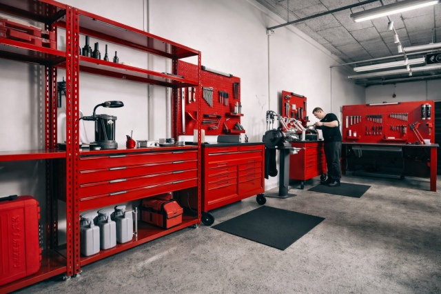 Mobiliario e Insumos